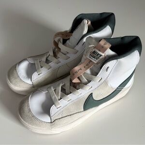 Nike Blazer Mid '77 SE kid’s high top sneakers